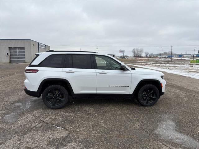 used 2022 Jeep Grand Cherokee car, priced at $28,500