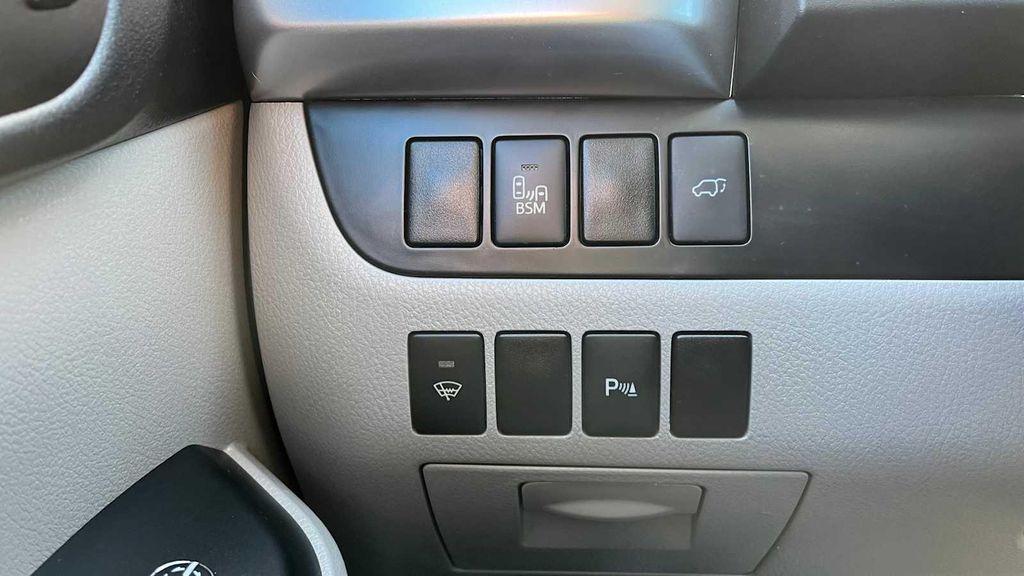 used 2015 Toyota Highlander car, priced at $15,800