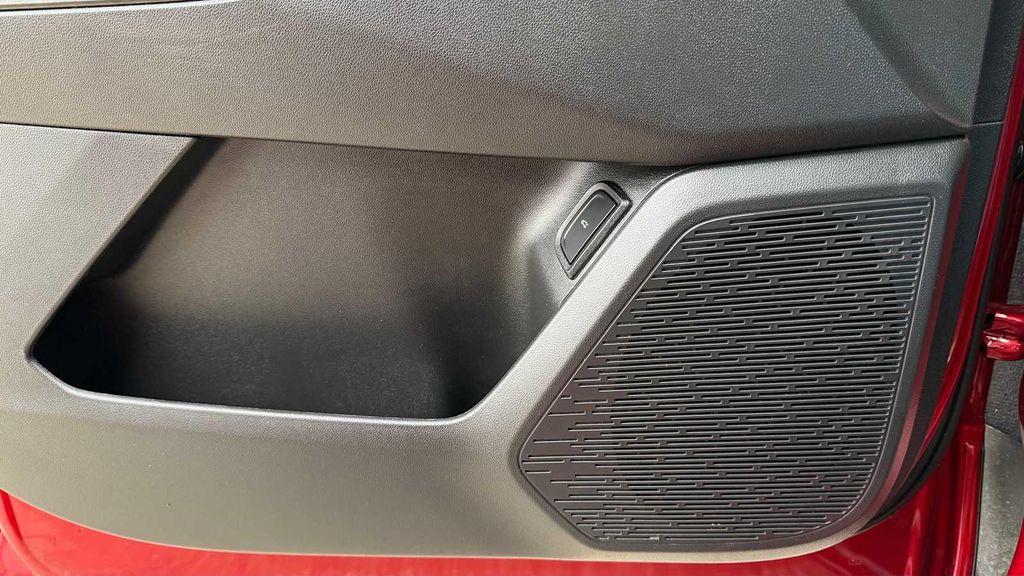 used 2025 Chevrolet Equinox car, priced at $33,900