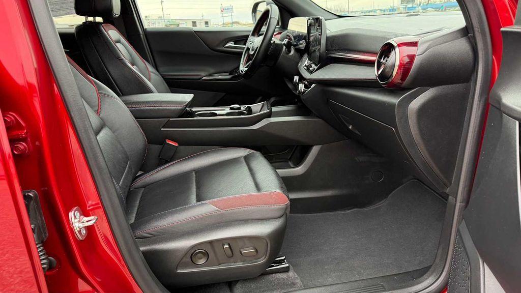 used 2025 Chevrolet Equinox car, priced at $33,900