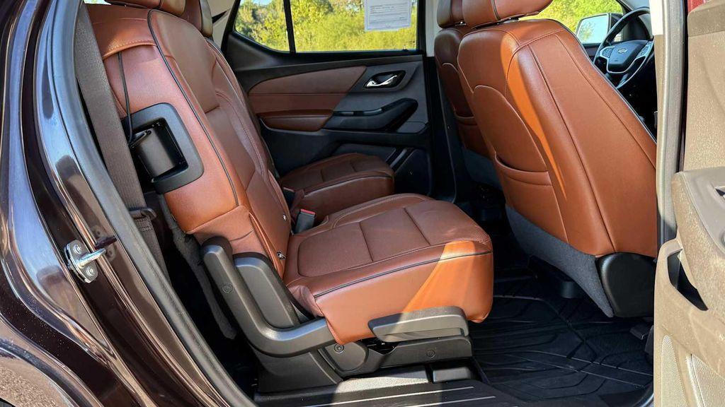 used 2021 Chevrolet Traverse car, priced at $28,000
