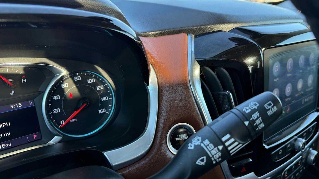 used 2021 Chevrolet Traverse car, priced at $28,000