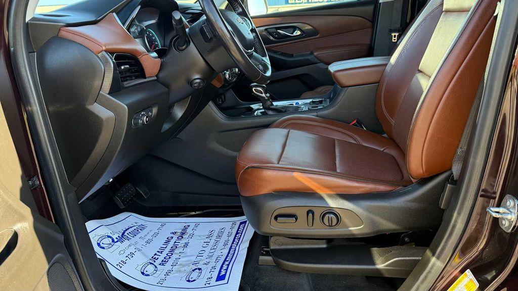 used 2021 Chevrolet Traverse car, priced at $28,000