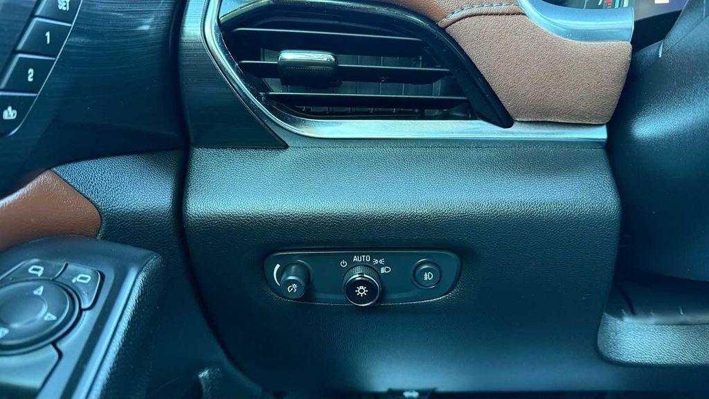 used 2021 Chevrolet Traverse car, priced at $28,000