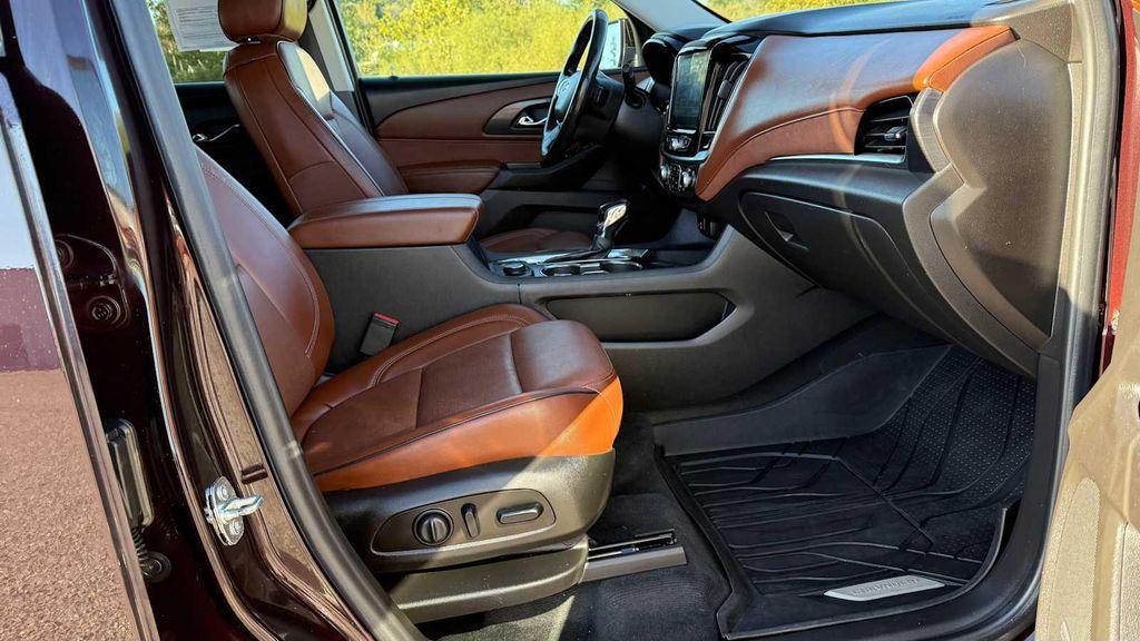used 2021 Chevrolet Traverse car, priced at $28,000