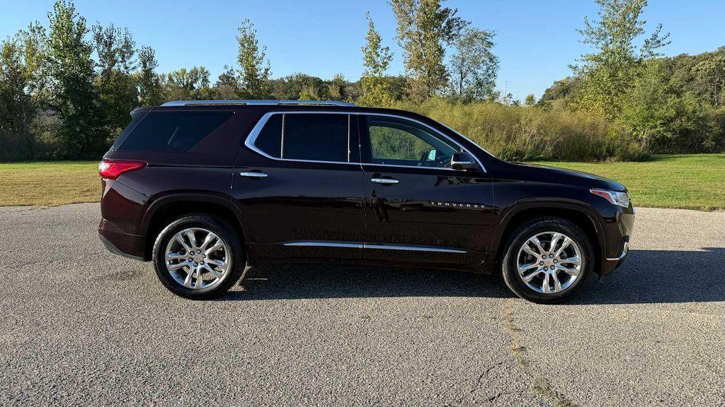used 2021 Chevrolet Traverse car, priced at $28,000