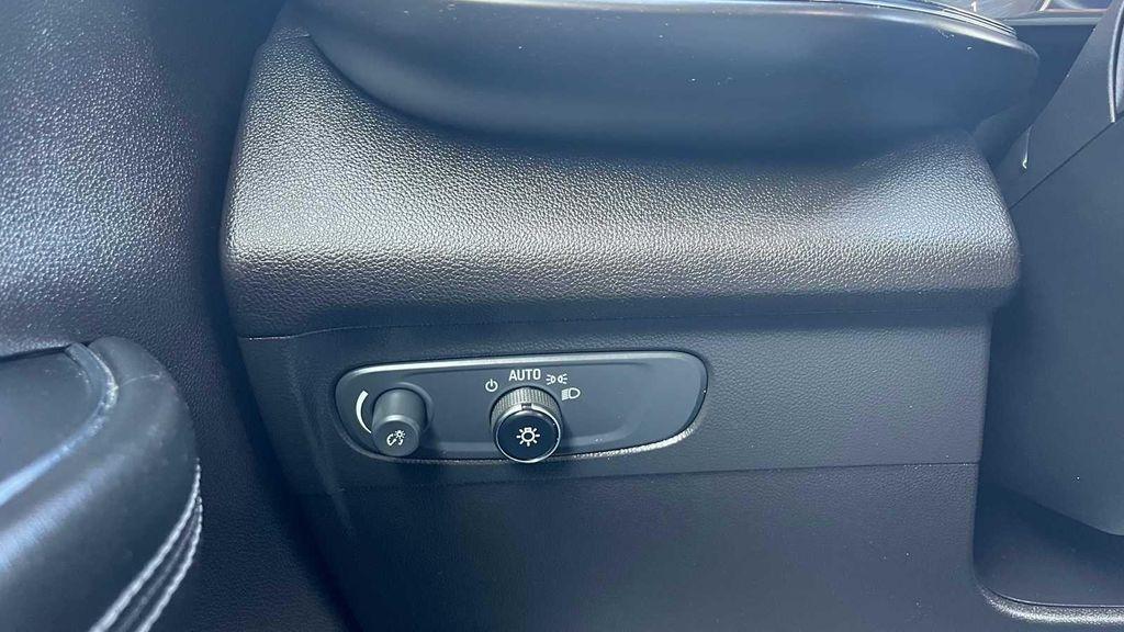 used 2022 Buick Envision car, priced at $23,400