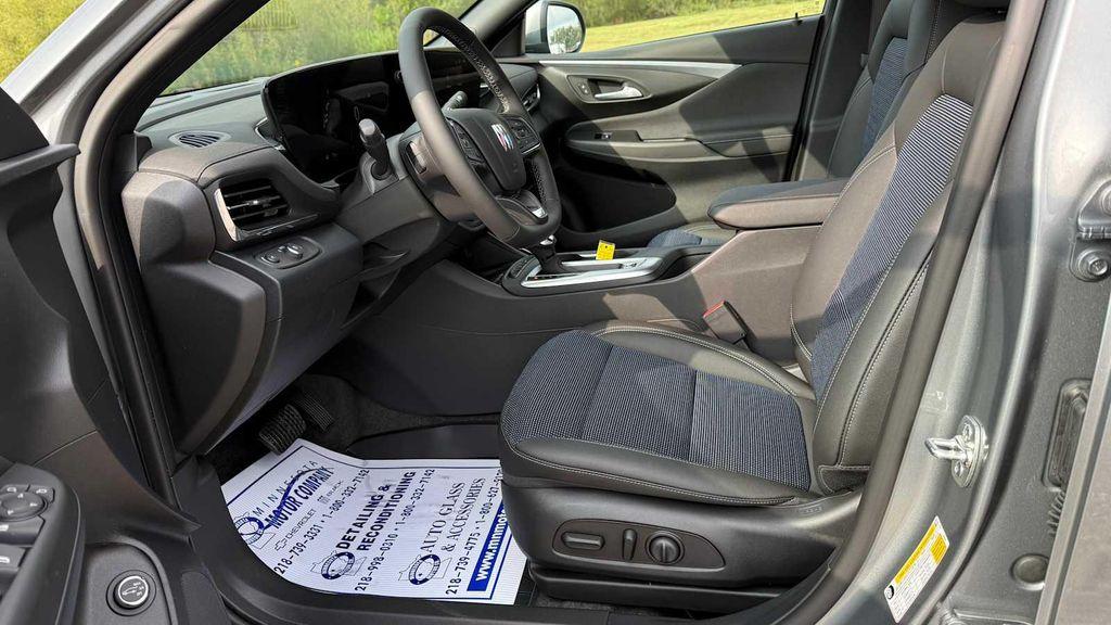 new 2025 Buick Envista car, priced at $26,925