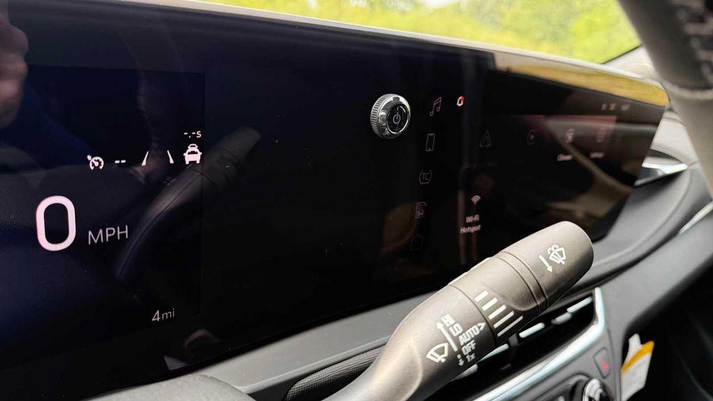 new 2025 Buick Envista car, priced at $26,925
