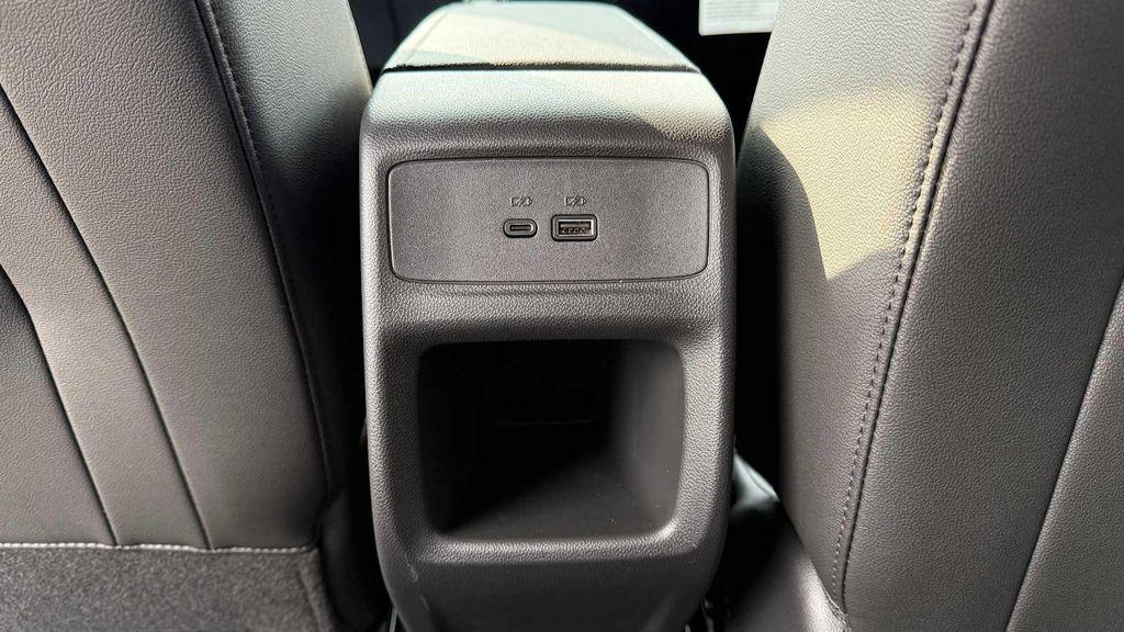 new 2025 Buick Envista car, priced at $26,925