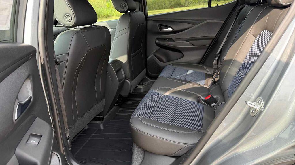 new 2025 Buick Envista car, priced at $26,925