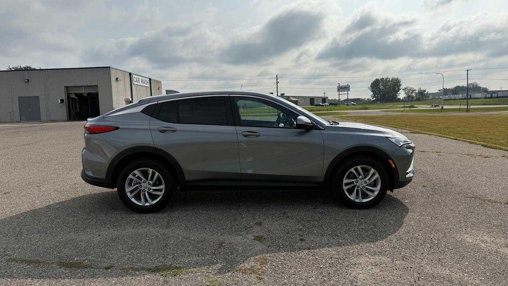 new 2025 Buick Envista car, priced at $26,925