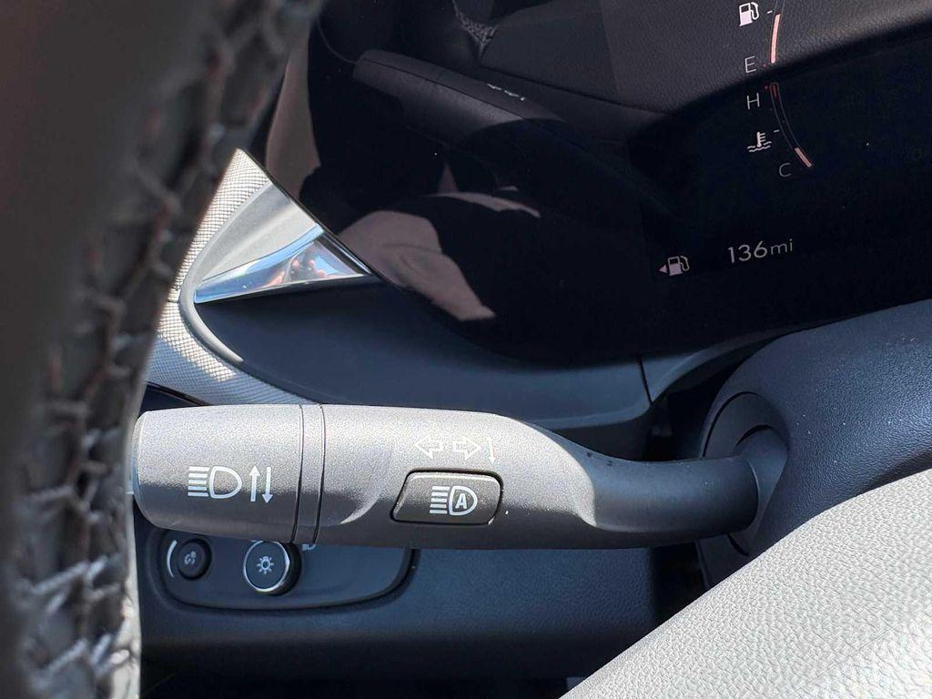 new 2025 Buick Envista car, priced at $29,892