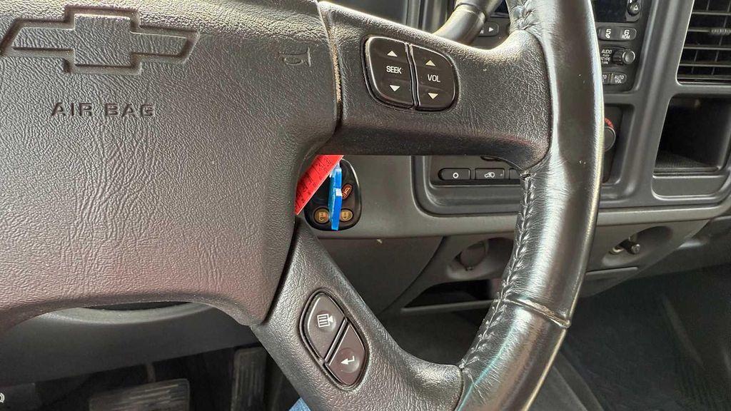 used 2004 Chevrolet Avalanche car, priced at $7,000