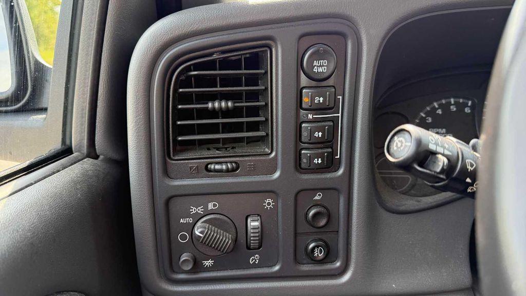 used 2004 Chevrolet Avalanche car, priced at $7,000