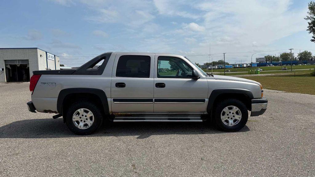 used 2004 Chevrolet Avalanche car, priced at $7,000