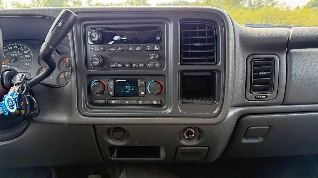 used 2004 Chevrolet Avalanche car, priced at $7,000