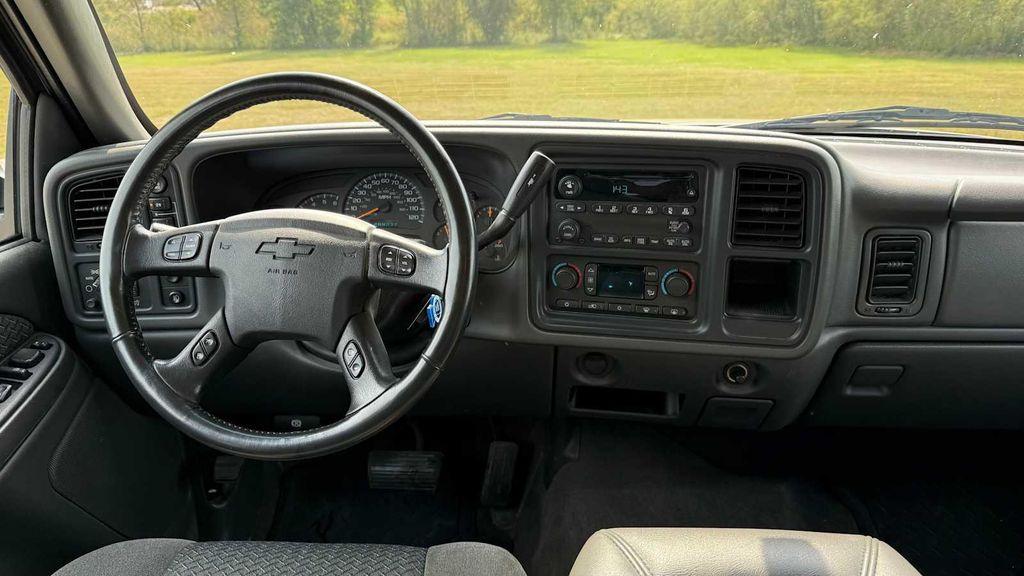 used 2004 Chevrolet Avalanche car, priced at $7,000