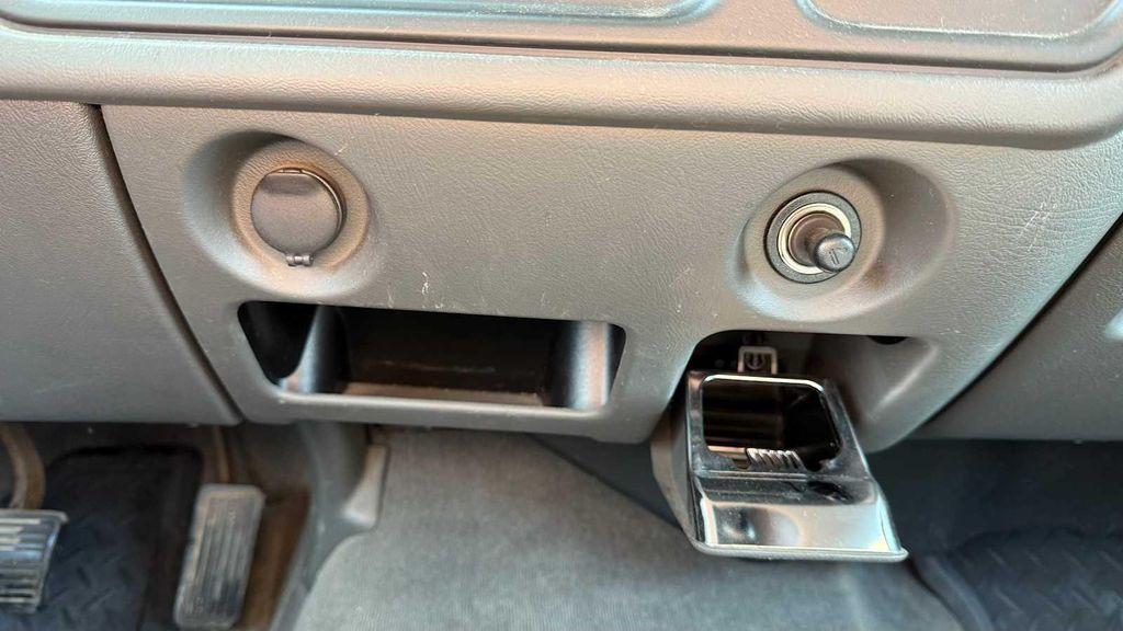 used 2004 Chevrolet Avalanche car, priced at $7,000