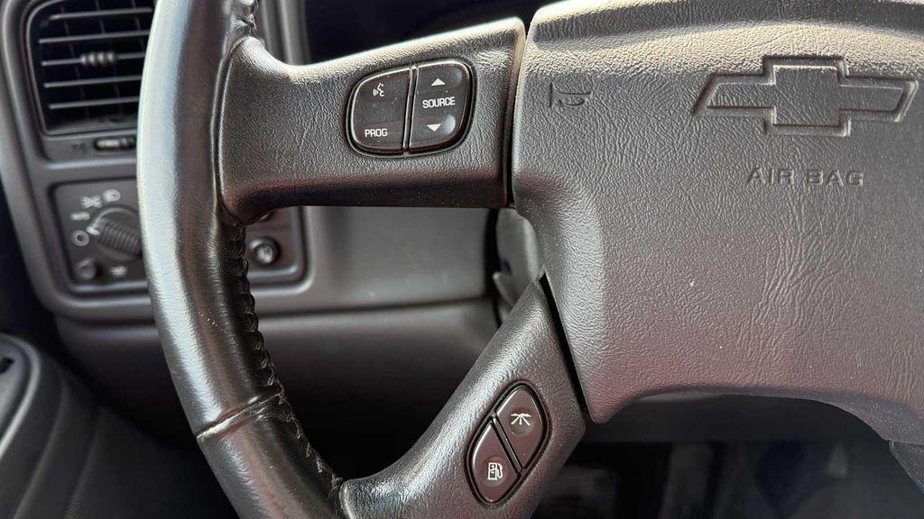 used 2004 Chevrolet Avalanche car, priced at $7,000