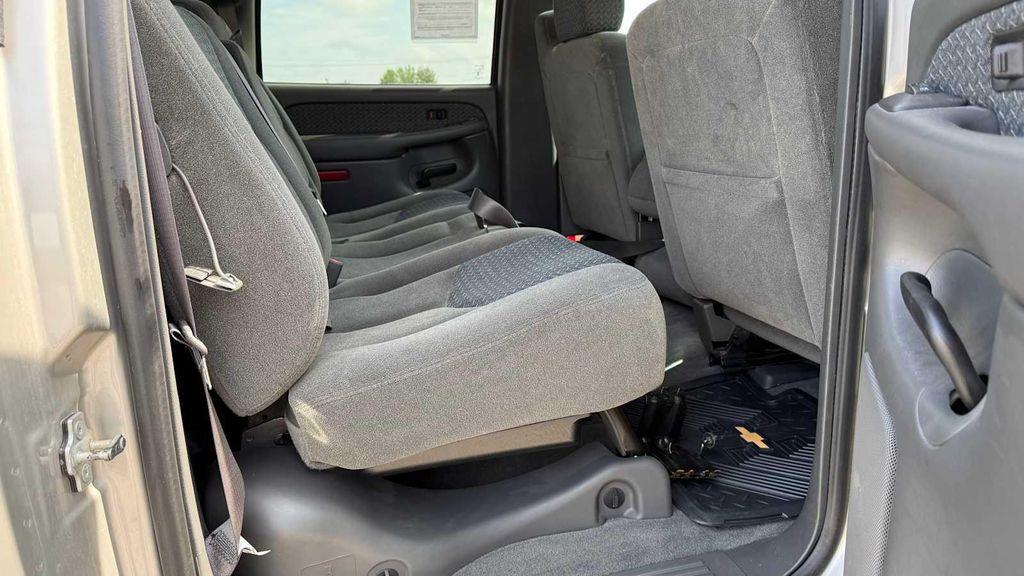 used 2004 Chevrolet Avalanche car, priced at $7,000