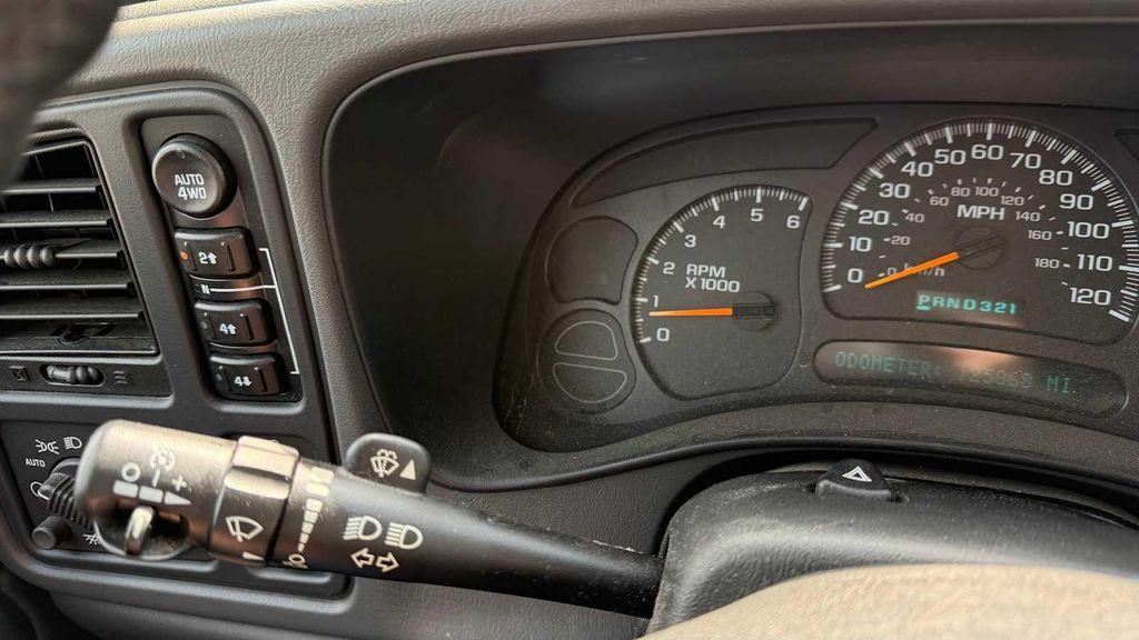 used 2004 Chevrolet Avalanche car, priced at $7,000