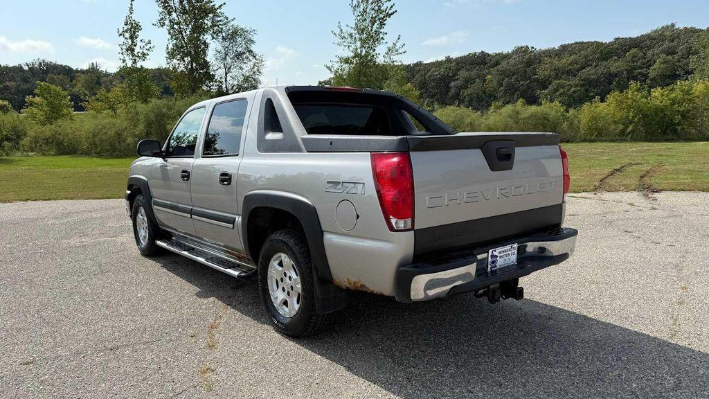used 2004 Chevrolet Avalanche car, priced at $7,000