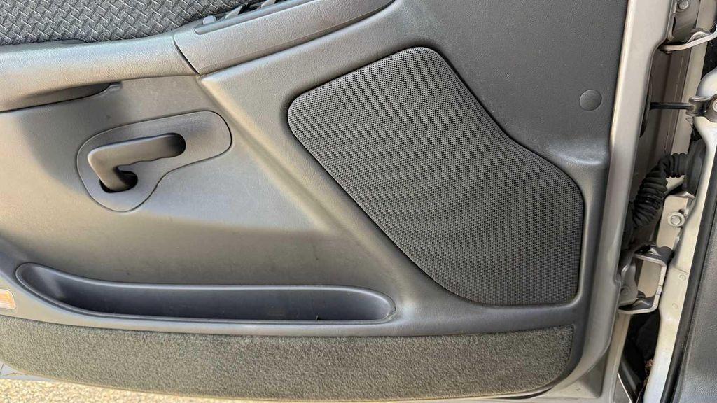 used 2004 Chevrolet Avalanche car, priced at $7,000