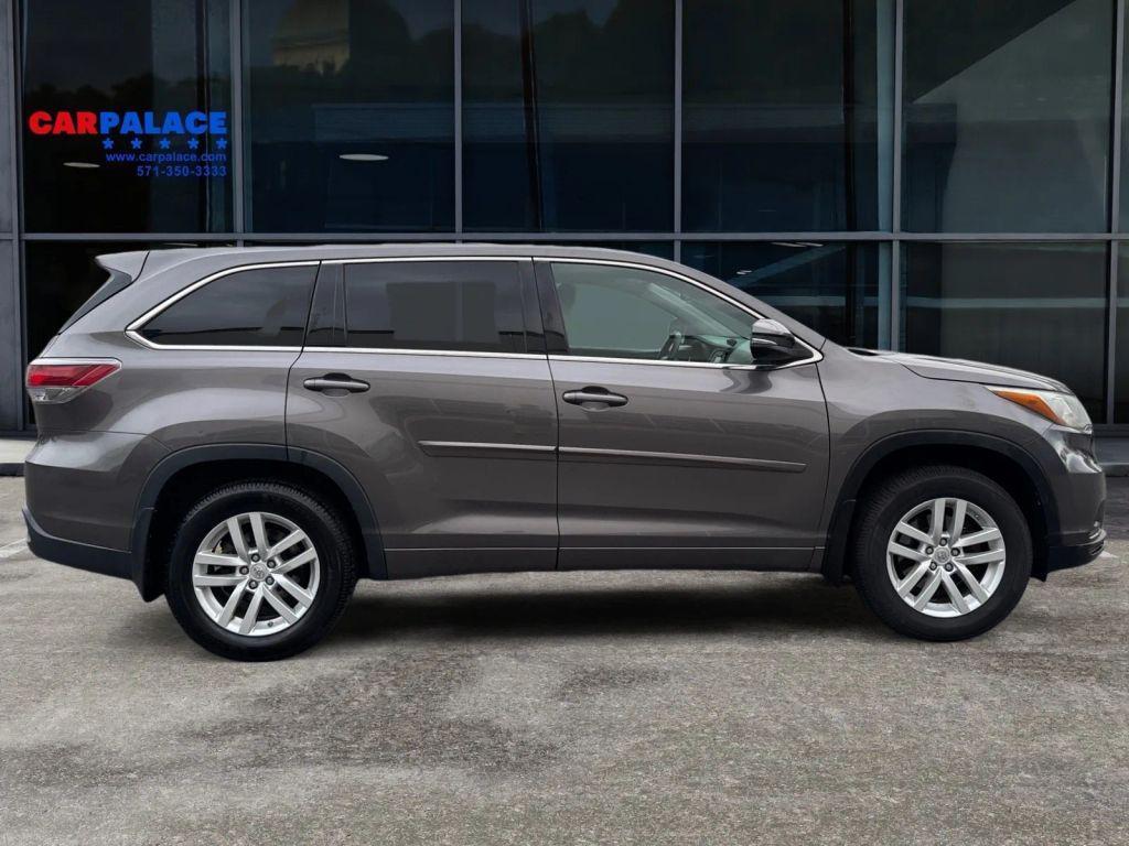 used 2015 Toyota Highlander car, priced at $14,487