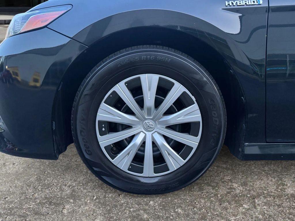 used 2018 Toyota Camry Hybrid car, priced at $14,987