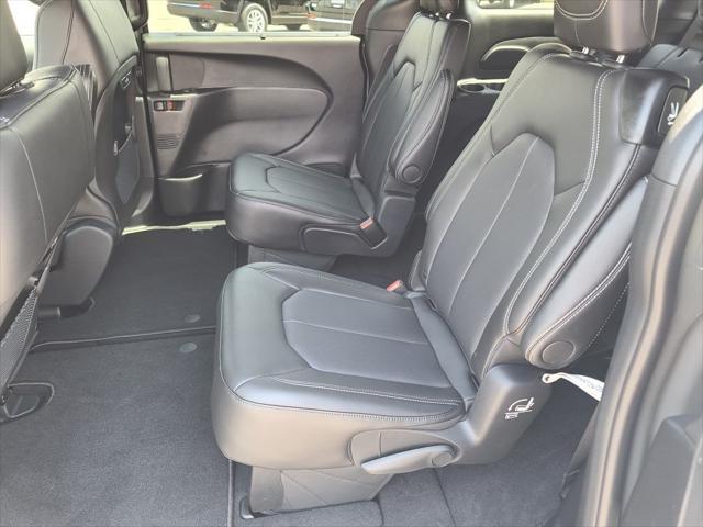 new 2025 Chrysler Pacifica car, priced at $43,527