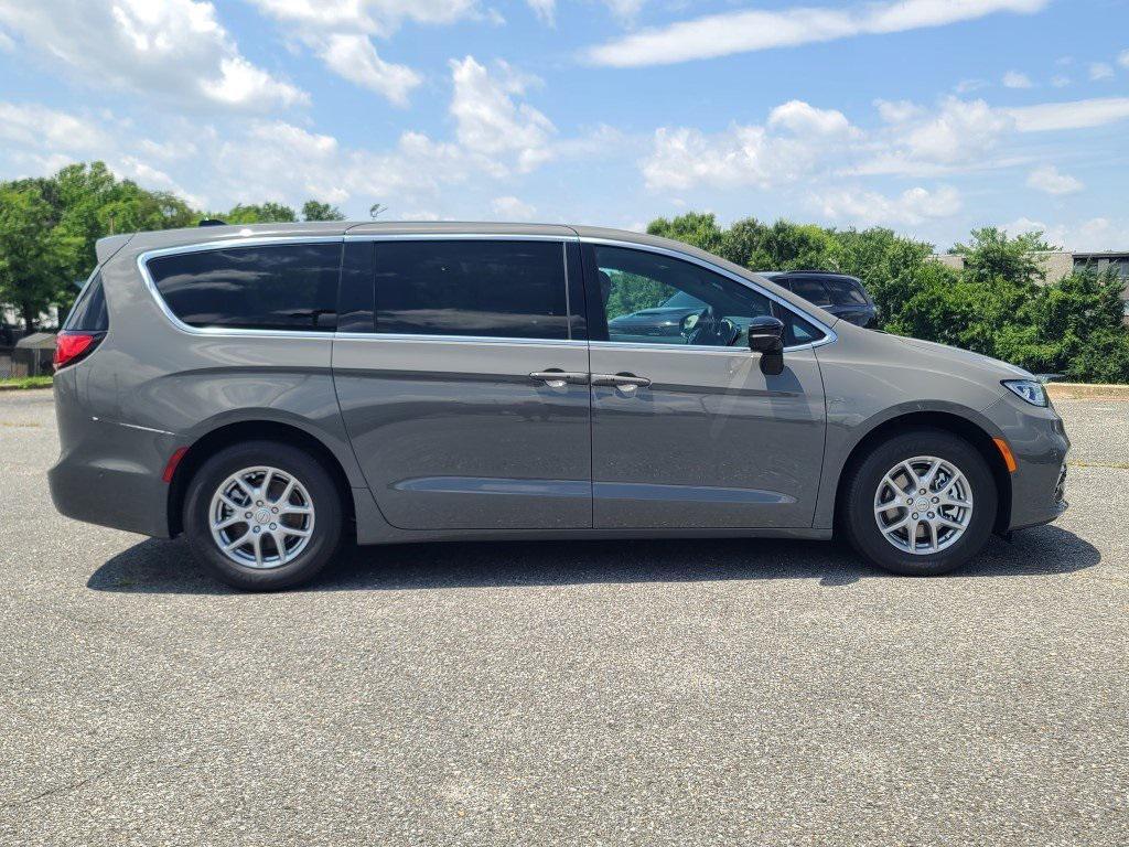 new 2025 Chrysler Pacifica car, priced at $42,286