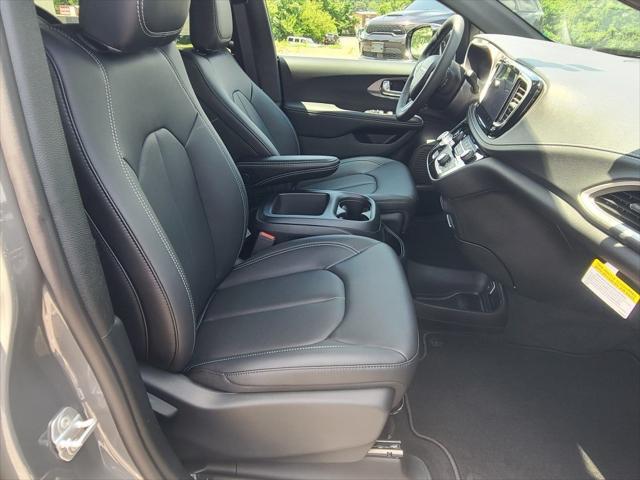 new 2025 Chrysler Pacifica car, priced at $43,527