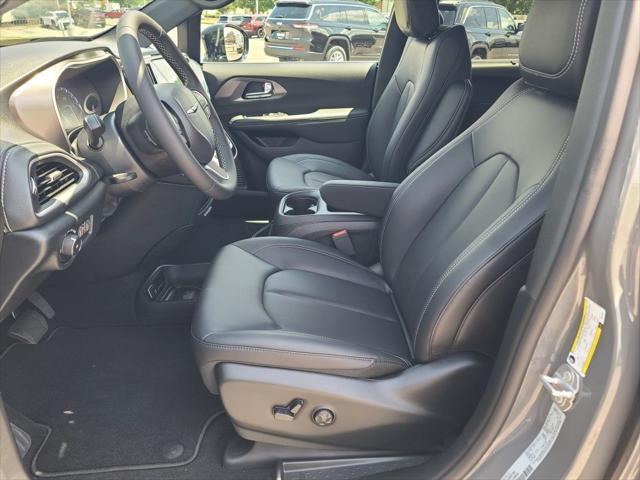new 2025 Chrysler Pacifica car, priced at $43,527