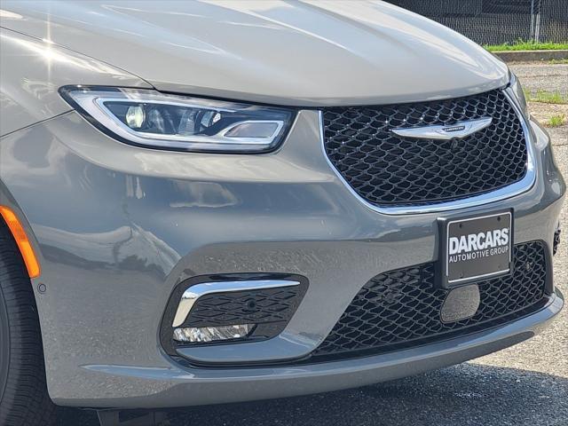 new 2025 Chrysler Pacifica car, priced at $43,527