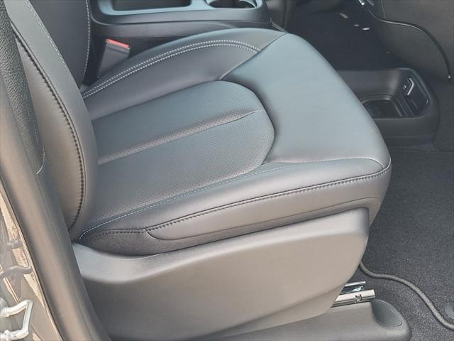 new 2025 Chrysler Pacifica car, priced at $43,527