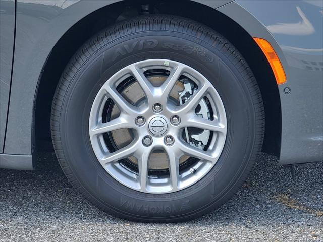 new 2025 Chrysler Pacifica car, priced at $43,527