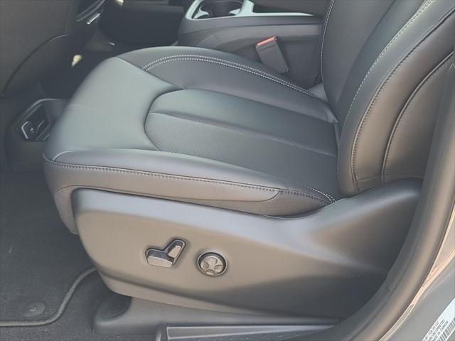 new 2025 Chrysler Pacifica car, priced at $43,527