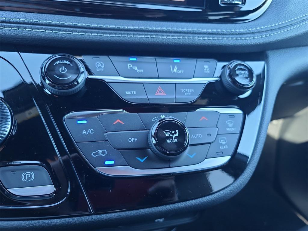 new 2026 Chrysler Pacifica car, priced at $43,385