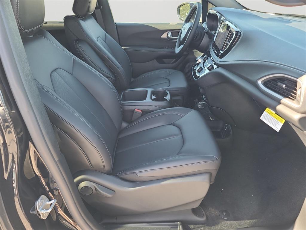 new 2026 Chrysler Pacifica car, priced at $43,385