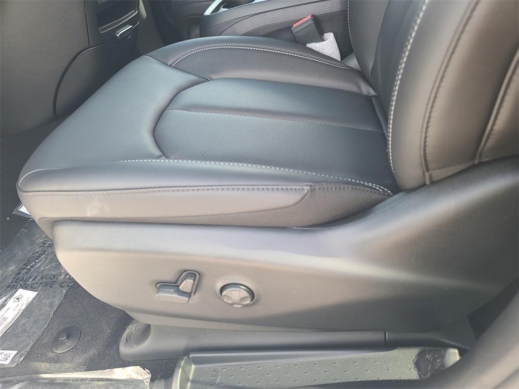 new 2026 Chrysler Pacifica car, priced at $43,385