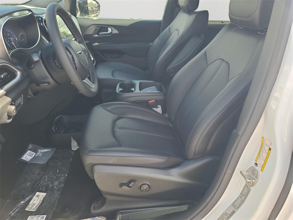 new 2026 Chrysler Pacifica car, priced at $43,385