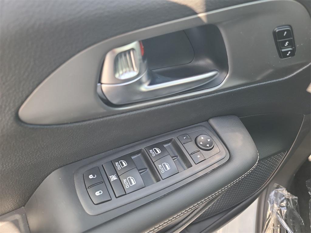 new 2026 Chrysler Pacifica car, priced at $43,385