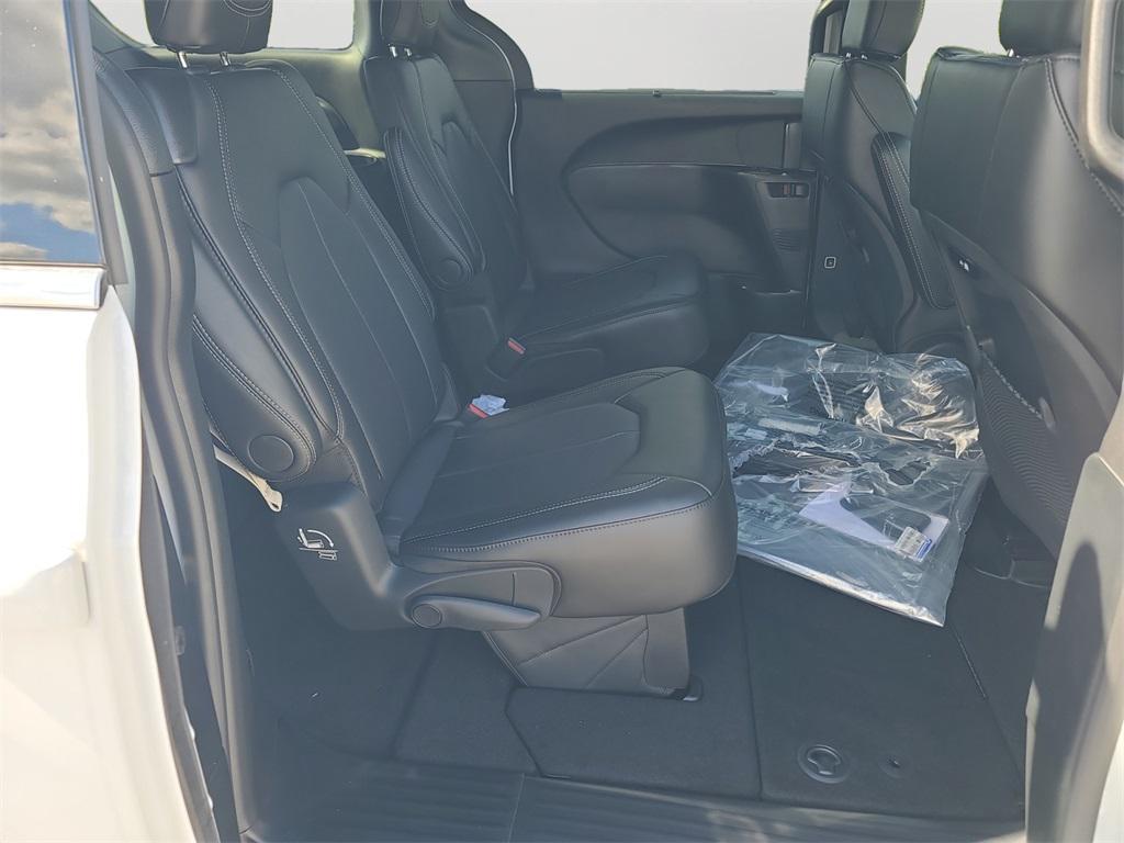 new 2026 Chrysler Pacifica car, priced at $43,385