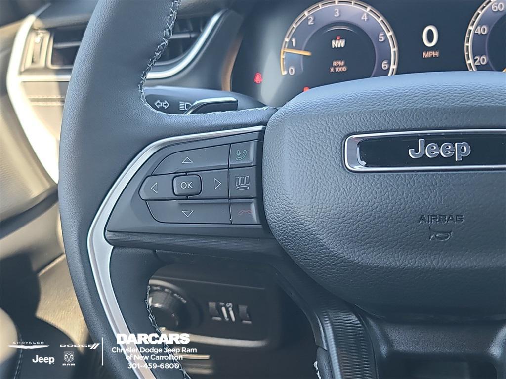 new 2025 Jeep Grand Cherokee car, priced at $39,995
