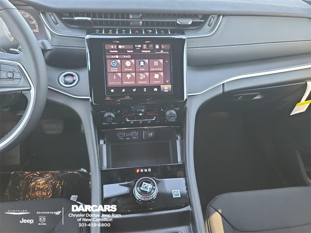 new 2025 Jeep Grand Cherokee car, priced at $39,995