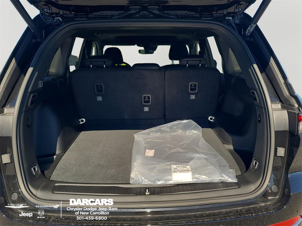 new 2025 Jeep Grand Cherokee car, priced at $39,995