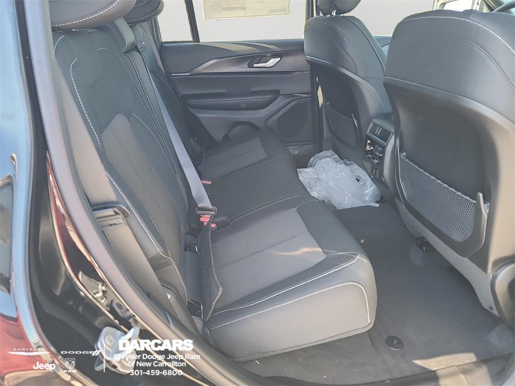 new 2025 Jeep Grand Cherokee car, priced at $39,995