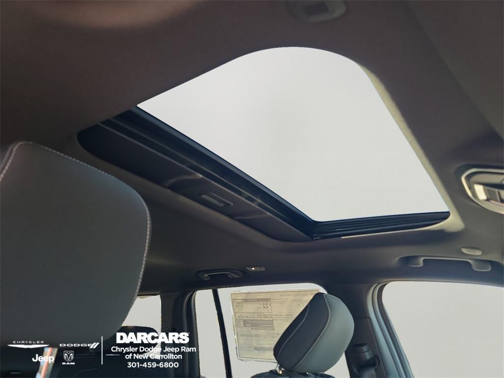 new 2025 Jeep Grand Cherokee car, priced at $39,995