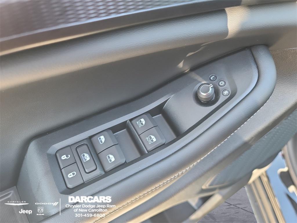 new 2025 Jeep Grand Cherokee car, priced at $39,995